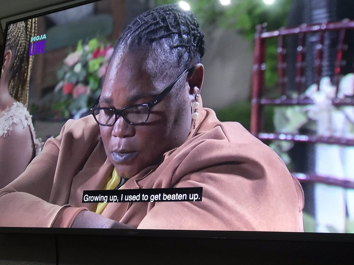 Flouricent's tweet photo. The pain in this mother’s face😰 #MinaNaweHous #GBVmustfall https://t.co/hjTEEKuLh7
