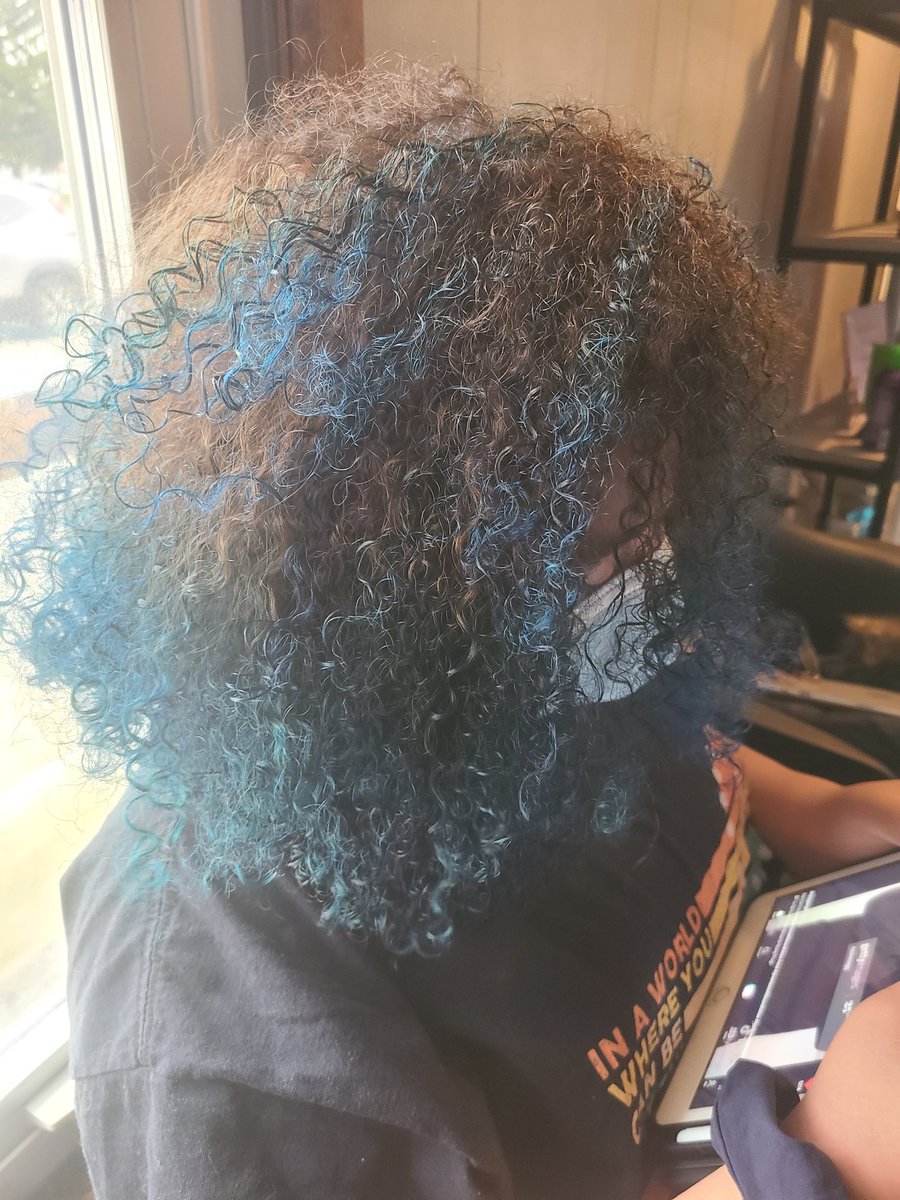 melissa_indy's tweet photo. Fun Mother &amp; Daughters Day of color! Way to think out of the box! #JoicoColorIntensity #joicoblondelife https://t.co/h4Wxgp2QNr