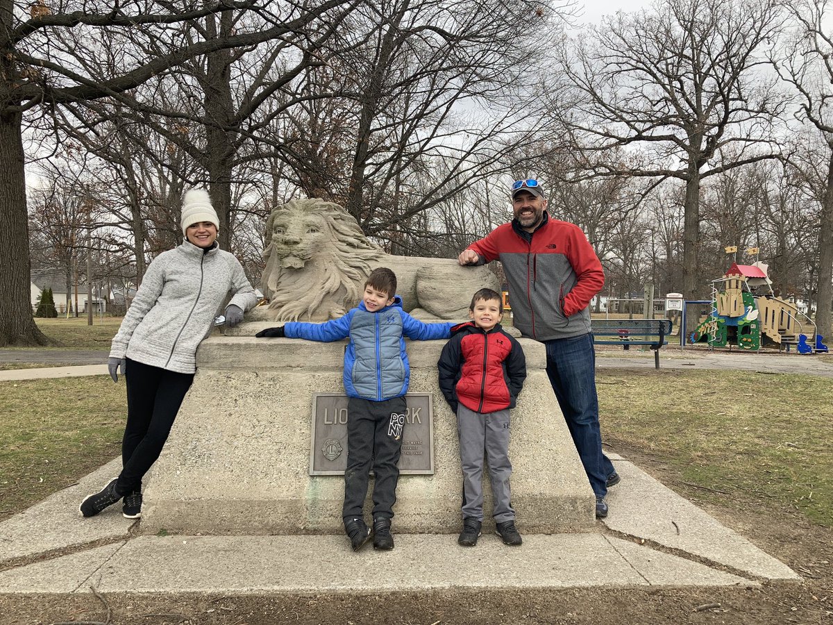 bebienadventure's tweet photo. Thanks @FortWayneParks for the scavenger hunt list! Here’s our first 3!
#fwparks4fun https://t.co/pCpvLXf5Me