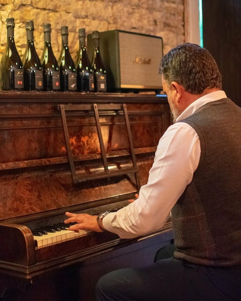 There’s nothing quite like a pairing of Prosecco and piano music at @varaschinvaldobbiadene 🥂 instagr.am/p/CId_4wHHEW4/