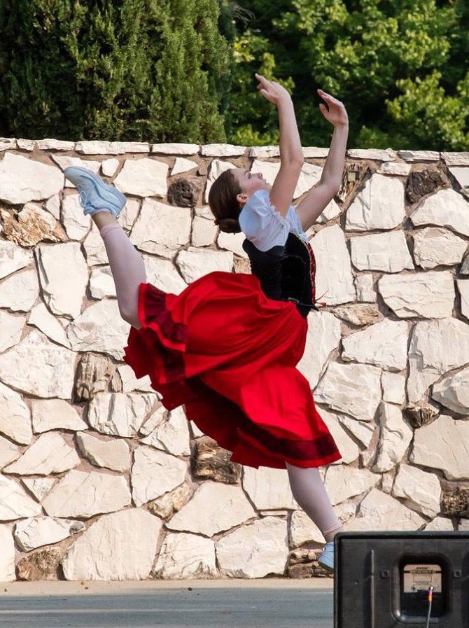 HOLIDAYS ARE APPROACHING!  Need a perfect gift?  Go to your favorite arts organization website - most have streaming and virtual events that will warm hearts and fill souls.  #raceforthearts