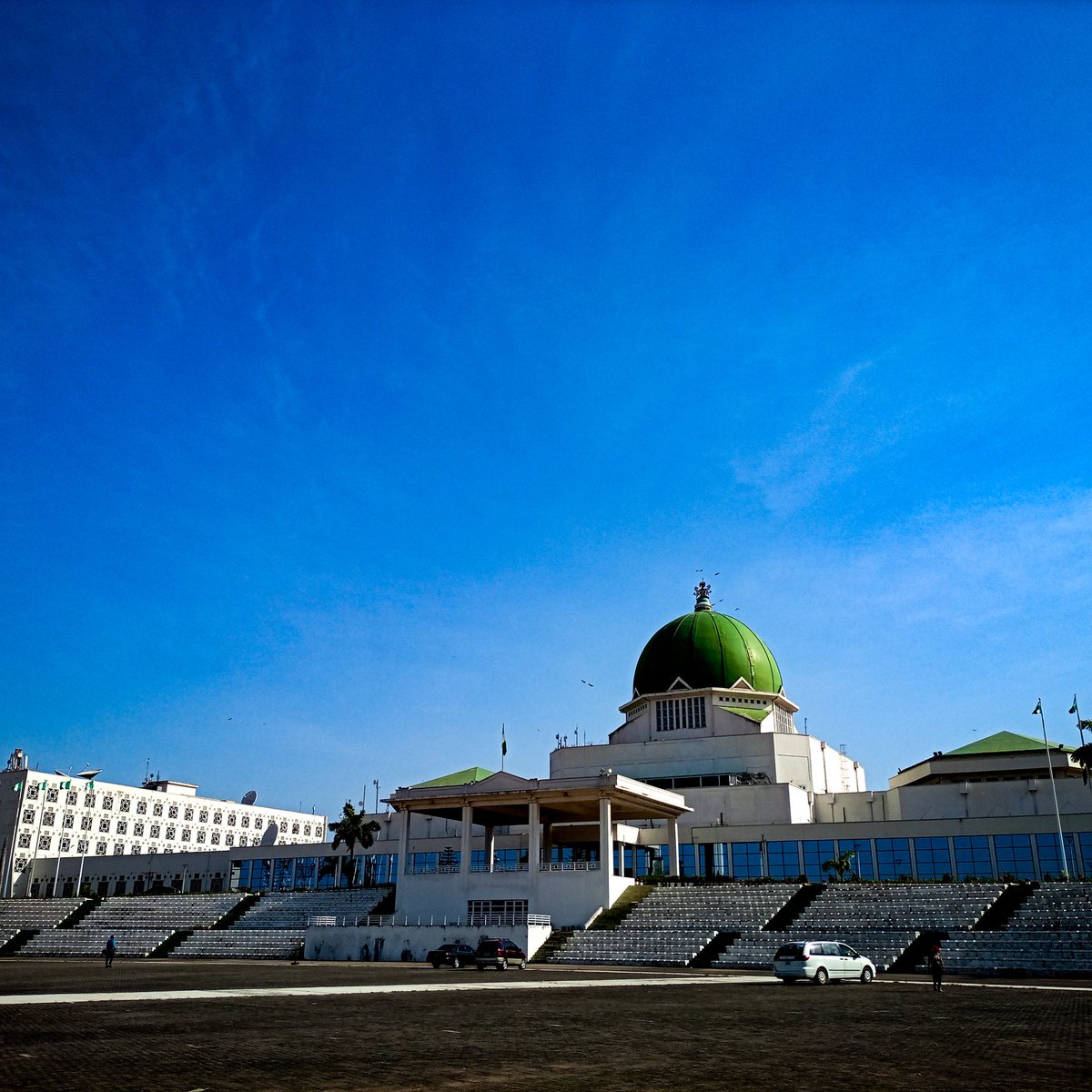 𝗡𝗮𝘁𝗶𝗼𝗻𝗮𝗹 𝗣𝗮𝗿𝗹𝗶𝗮𝗺𝗲𝗻𝘁𝘀: 𝗡𝗶𝗴𝗲𝗿𝗶𝗮Nigeria’s federal legislative body, the National Assembly, consists of two houses, the House of Representatives  @HouseNGR & the Senate  @NGRSenate .  All members of the National Assembly are elected directly every four years.