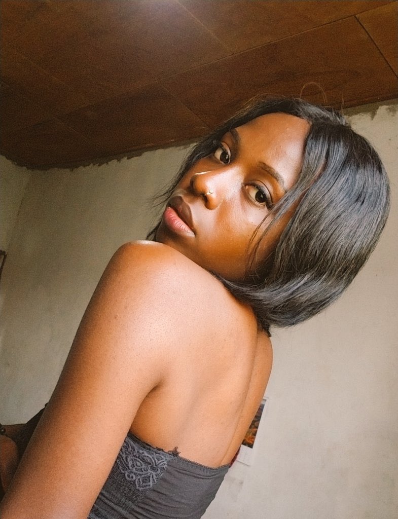 Nkryztian's tweet photo. She made our day with every tweet. Engaged us in mouth 🤤 watering topics.
Gave us all goosebumps with every cheeky smile😃
She graced the #Miss237TT show wit her présence &amp; ora.

´NOT ALL QUEENS WEAR CROWNS’ 

From @ChiQuinsly 👱🏾‍♀️ &amp; #TeamNeby 🤝to the world 🌍 https://t.co/SlEB1bZneb