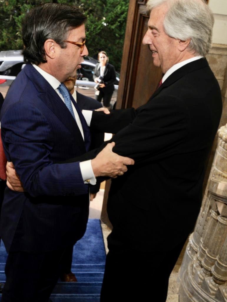 Mantuve una cálida relación con el presidente Tabaré Vázquez en sus 2 mandatos. Un líder honesto y cercano a su gente. Mi respeto a su memoria y mi afecto en estos momentos para su familia y a todos los uruguayos. #tabarevasquez #QEPD #Uruguay https://t.co/V2xRBom5eH