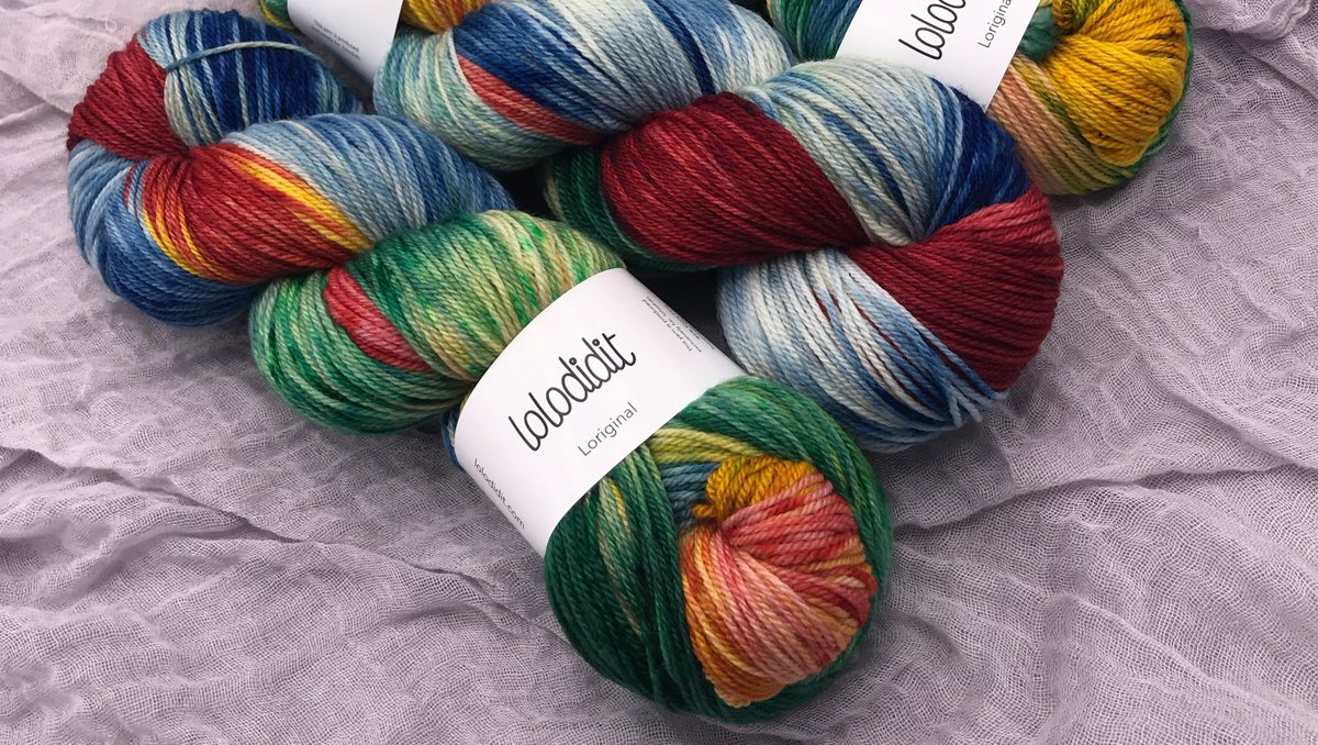_lolodidit's tweet photo. NEW COLORWAY! Common Room! Inspired by Harry Potter Hogwarts houses! Retires at the end of the month #lolodidit #commonroom #harrypotter #harrypotteryarn #harrypotterinspired #knitmagic #housecolors #hogwarts #shopsmall #yarn #indiedyed #handdyedyarn #knit #knitting #crochet https://t.co/Skos4552OU