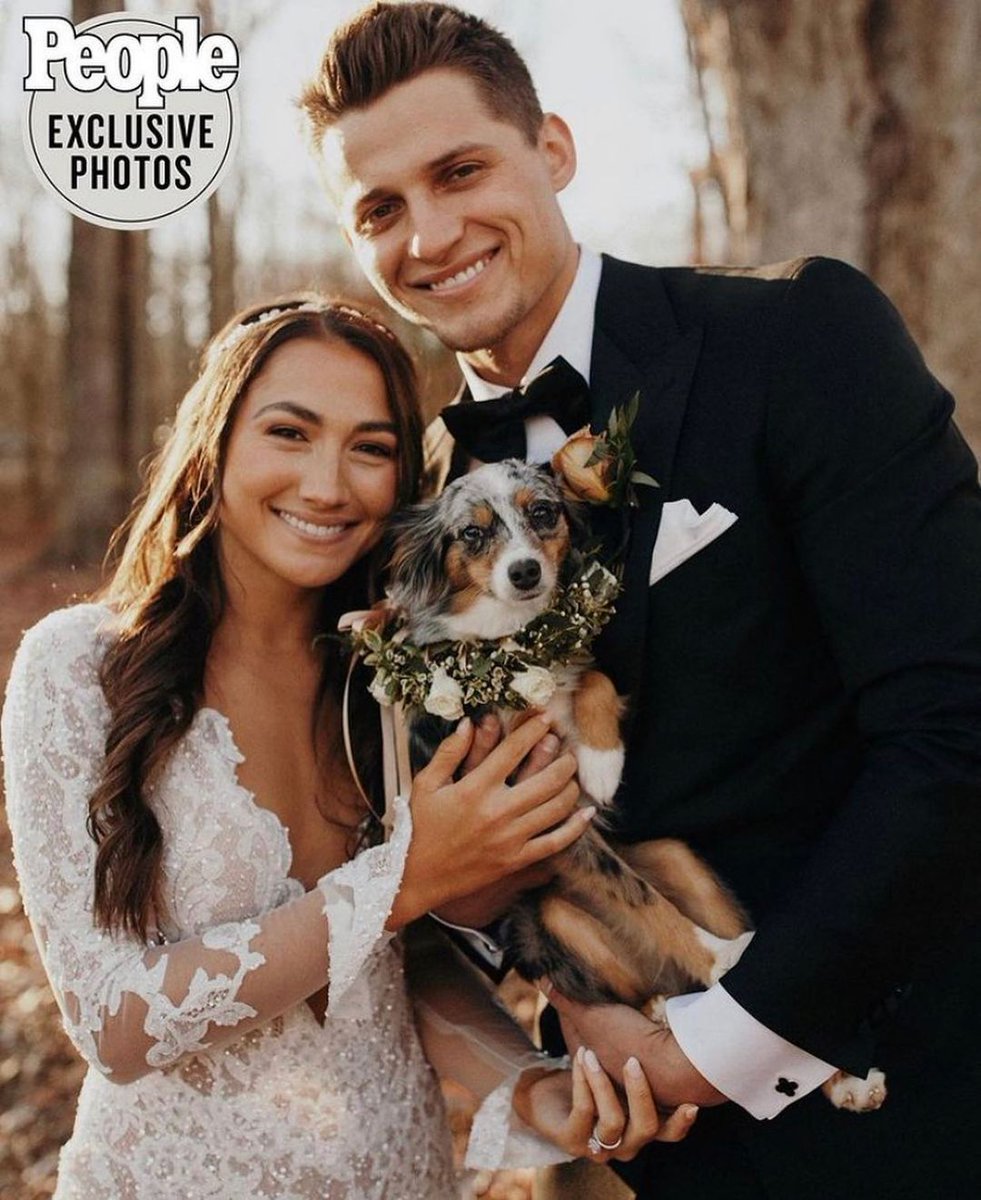 DodgersTailgate's tweet photo. Here are some exclusive photos of Mr. and Mrs. Seager's wedding courtesy of @people. https://t.co/Ck6X979Xzm