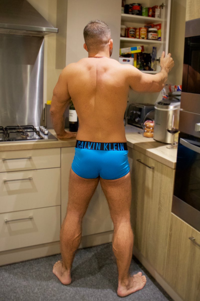 i_am_paultaylor's tweet photo. When you've had a few drinks and go on the hunt for munchies!!  🍷😜

🔞➡️ https://t.co/xsDCivW6Hi https://t.co/HPOdglw59a