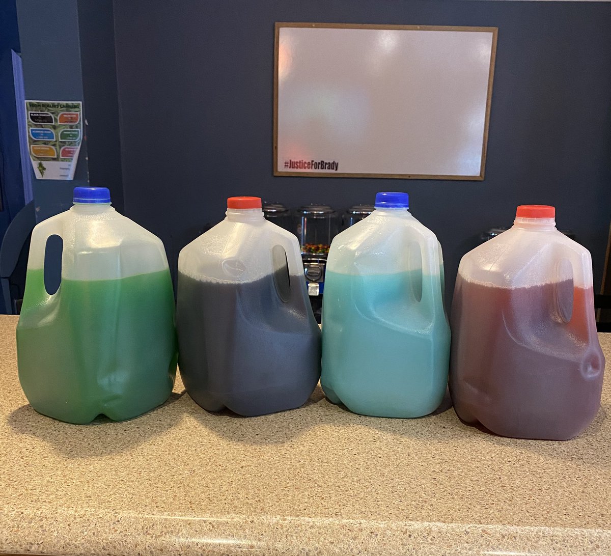 CarasCafe0's tweet photo. 4 flavours available now. THC kool aid. https://t.co/jFGJZ3qQur