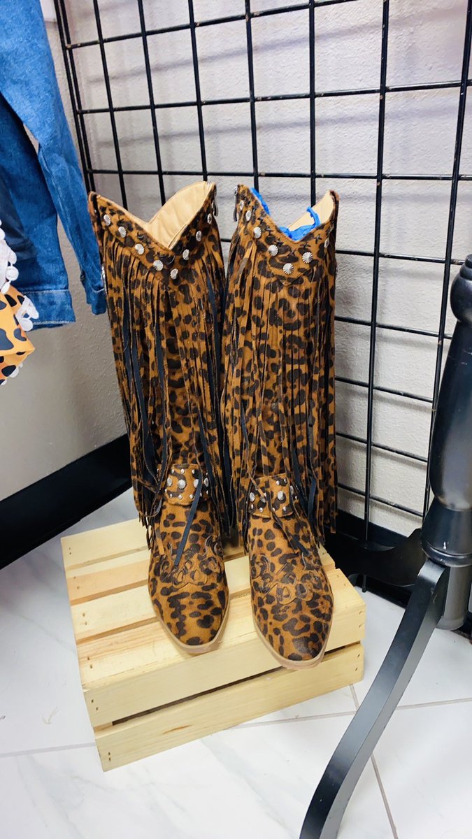 Grab deals $80 boots 😍