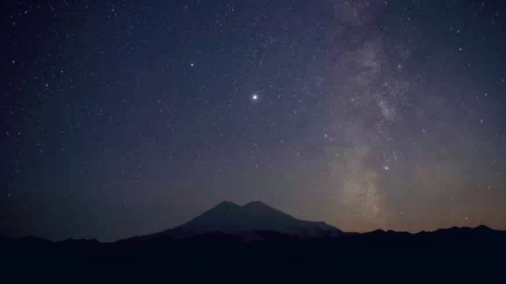 La «estrella de Belén» 💫 podrá verse esta Navidad 🎄 por primera vez en 800 años.

La alineación de Júpiter y Saturno generará, a partir del 21 de diciembre y por unos días, un astro de enorme brillo como el que, según la tradición cristiana, guió a los Reyes Magos ⛔️