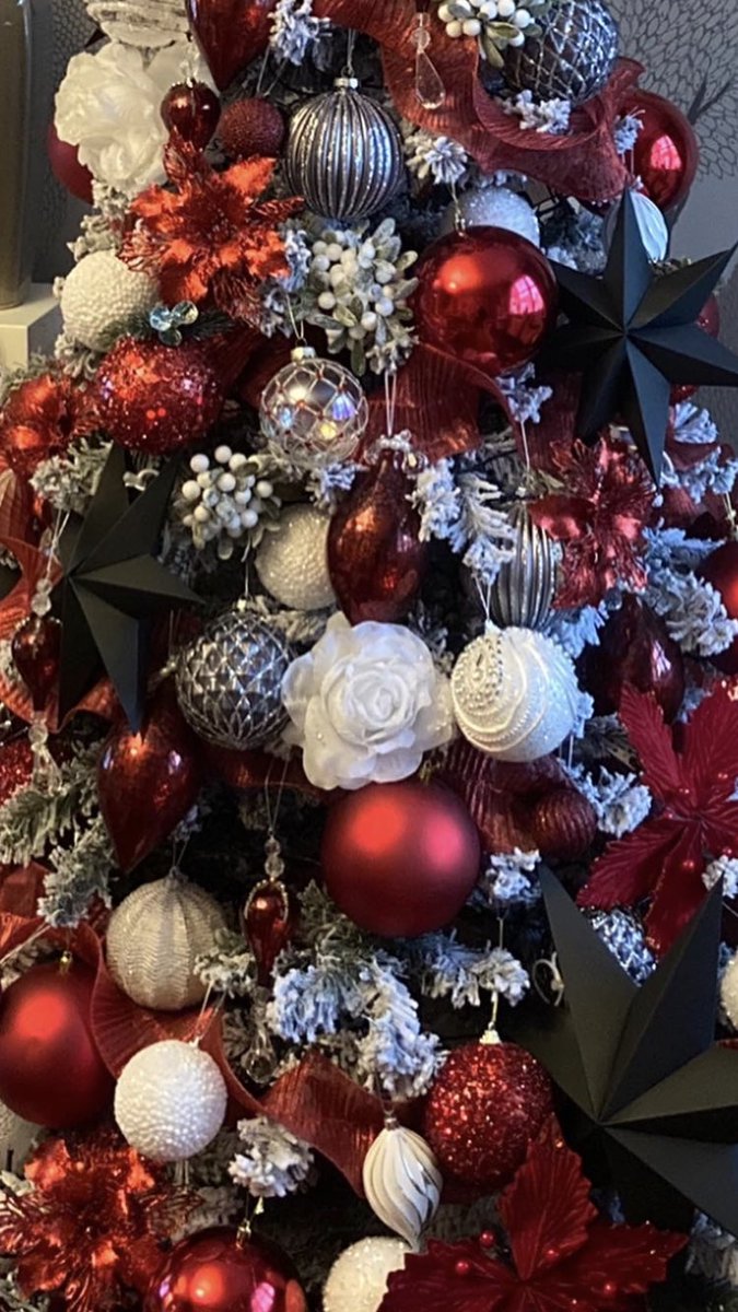DeborahFrancisx's tweet photo. #Christmas2020 Won’t be the same this year but fingers crossed good times are ahead https://t.co/w1DWwwvfr5