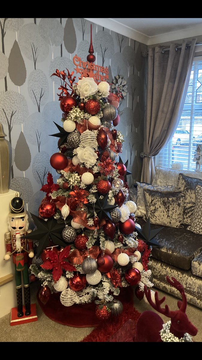 DeborahFrancisx's tweet photo. #Christmas2020 Won’t be the same this year but fingers crossed good times are ahead https://t.co/w1DWwwvfr5