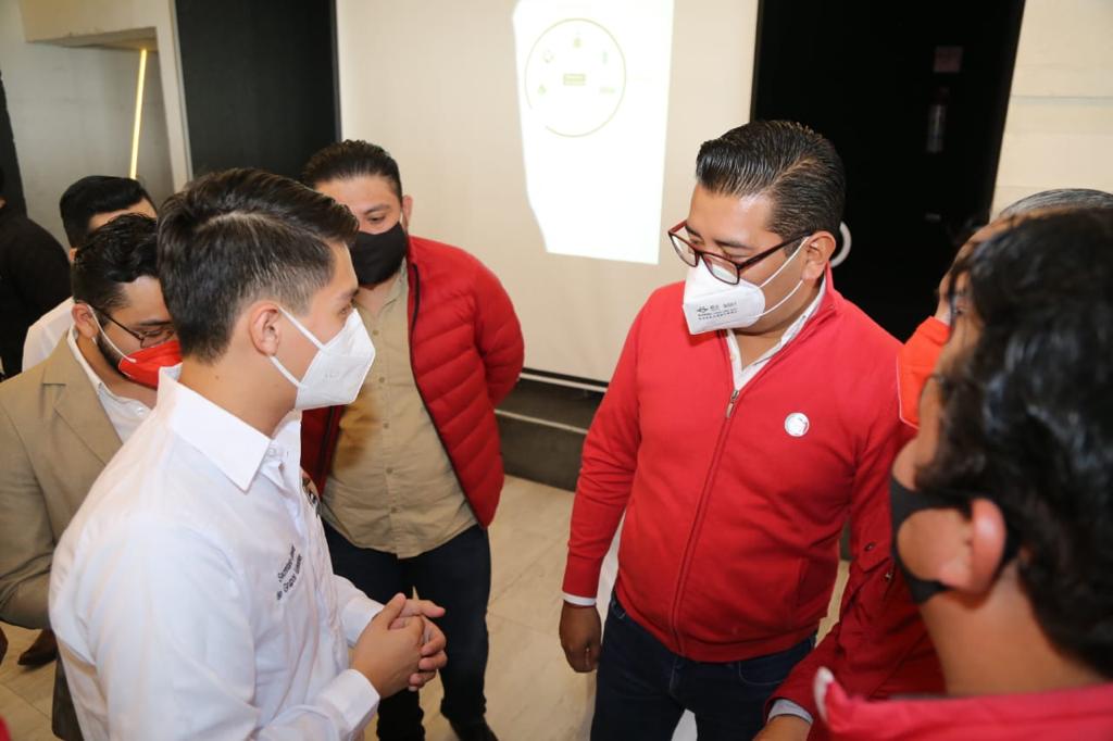 NestorCamarillo's tweet photo. Los jóvenes de nuestro partido están preparados en materia de violencia de género y finanzas para emprendedores. En el @PRIdePUEBLA una cada 3 candidaturas serán para menores de 35 años.
#FuertesYUnidosPorPuebla https://t.co/d8qWtigQ2j