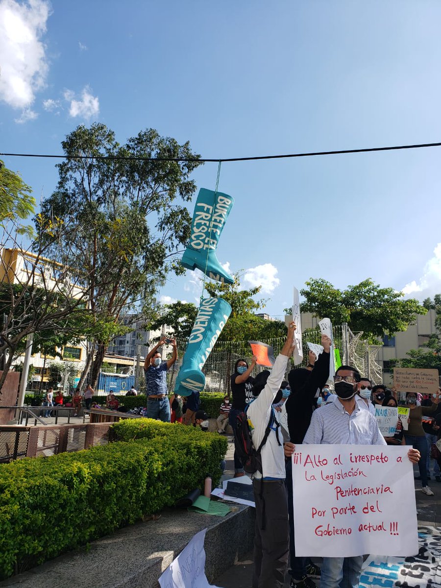paololuers's tweet photo. #LosHashtags #DondeEstaElDinero?
Fui a la Plaza Barrios para saludar a Bukele https://t.co/nzj6wlz7du