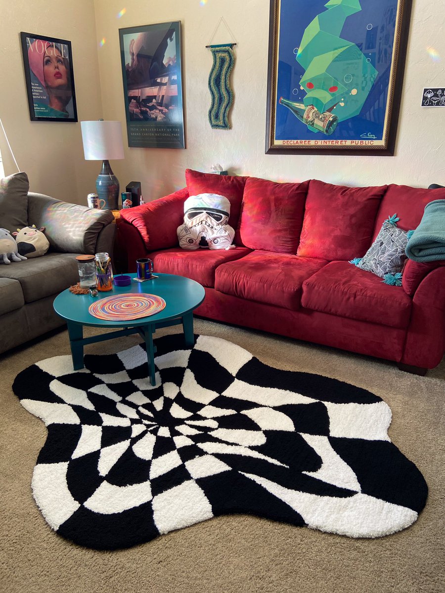 TaterBallz's tweet photo. GUYS LOOK AT HOW BIG THIS RUG THAT I MADE IS 😭💖 https://t.co/ApMW2FOb4N