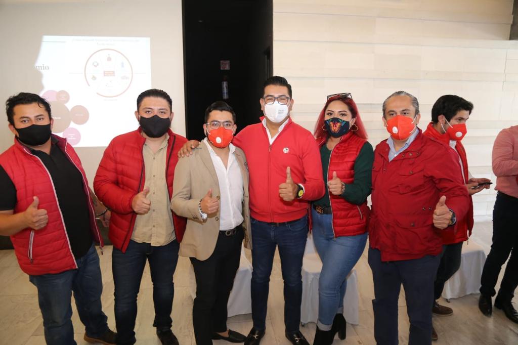 NestorCamarillo's tweet photo. Los jóvenes de nuestro partido están preparados en materia de violencia de género y finanzas para emprendedores. En el @PRIdePUEBLA una cada 3 candidaturas serán para menores de 35 años.
#FuertesYUnidosPorPuebla https://t.co/d8qWtigQ2j