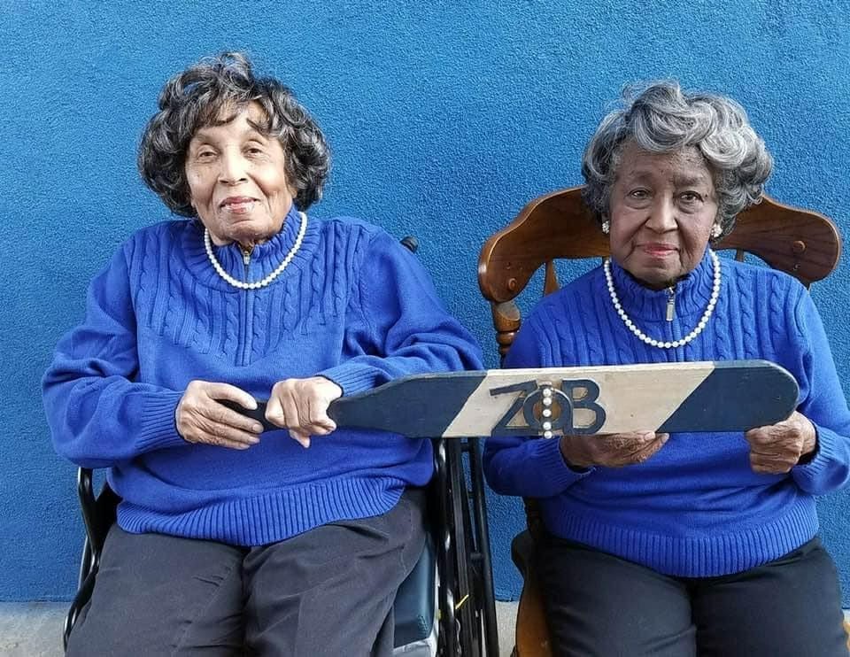 uapbzetas's tweet photo. Happy Birthday to the Twins!🎊 Soror Marilyn Williams (right) and Soror Carolyn Williams(left) are two charter members of the Beta Beta Chapter. We love you and hope you both have a wonderful day! #BetaBetaLovesYou https://t.co/QHoYWQiVyA