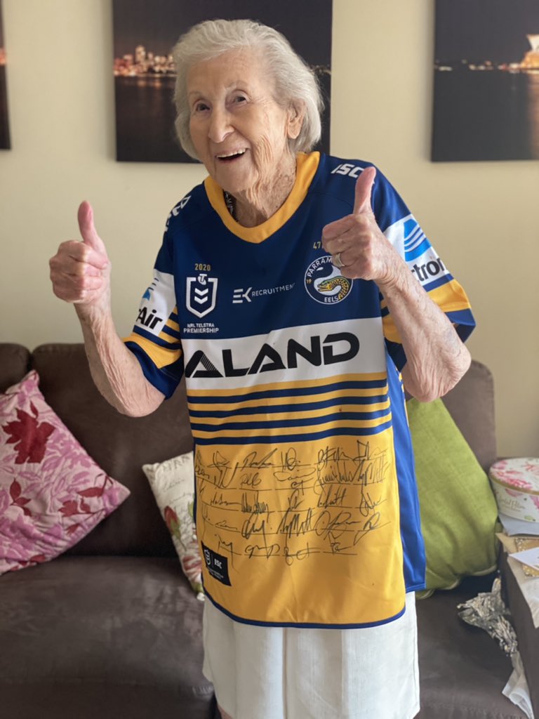AndrewDutton23's tweet photo. @TheParraEels Thanks for the signed jersey for my Nans 100th birthday. She loves it! #Parradise #parraeels #number1fan #100th https://t.co/cisXJBzoce