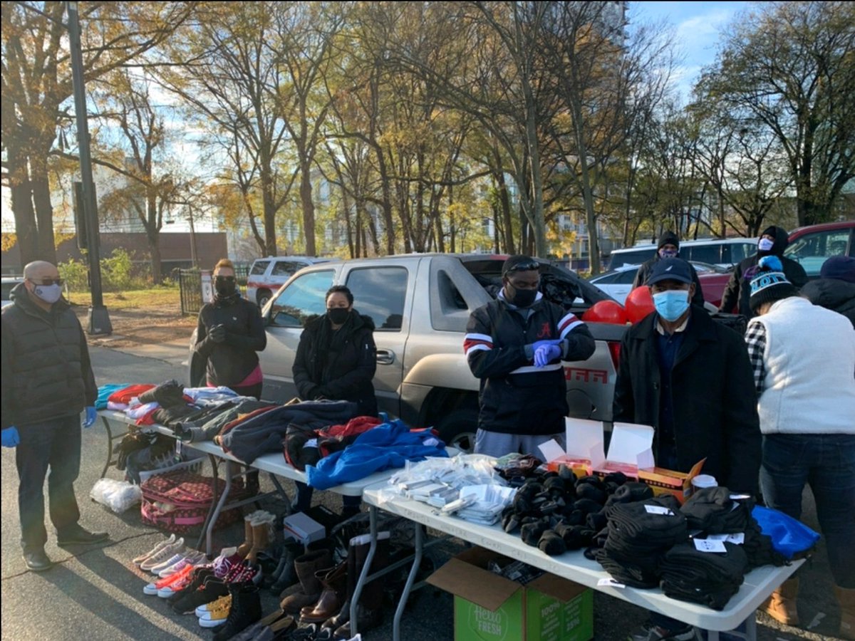 NeptuneFireCLT's tweet photo. What a beautiful day giving back to our community, making sure our neighbors have what they need to stay warm! Thanks to Love Conquers Inc. for coming through with donations! #WeCare #FOPFF #ProgressiveFirefighters #ProgressiveCharlotte #BlockLoveCLT
@RegE_TJohnson @morelove4me https://t.co/duyapwN8cI