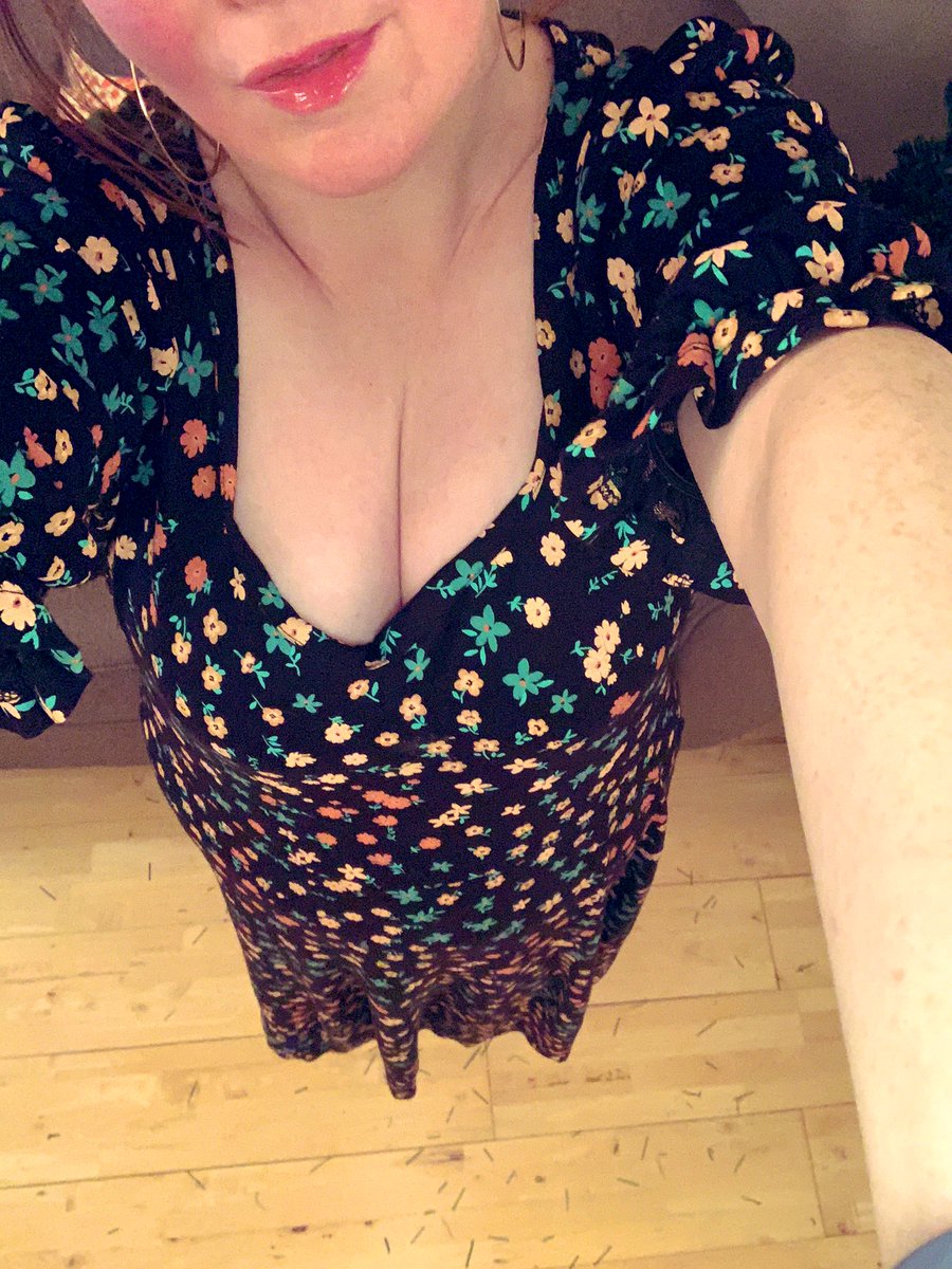 NewGirlGlasgow's tweet photo. Choosing a date outfit for tomorrow, how about this? Minimum or maximum rings? #LockdownDating #SingleLife #FreshNails #NailPorn #ShinyRings https://t.co/QqqCnHyws9