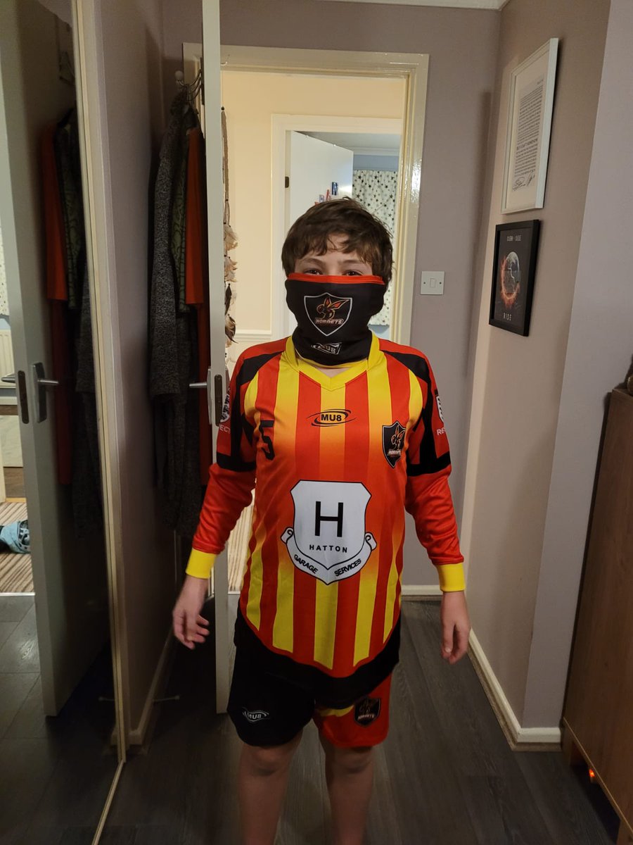 higgs340's tweet photo. @hujfchornets First look at some new kit for the🐝with Kieran (U11s Red) modelling their new team strip (Sponsors Hatton Garage Services), snood &amp; Jacket which was a super Birthday treat🎂⚽️🐝and CJ modelling our new proposed training kit.🐝⚽️ Catch up soon👍 https://t.co/02hRnR3fFu