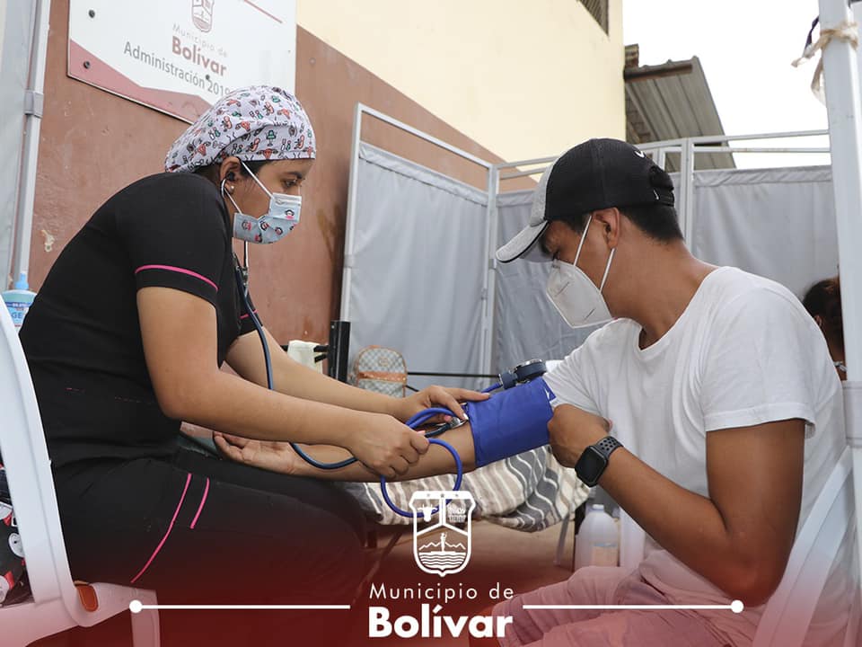 bolivarmanabi's tweet photo. 2|2 Jhonny Mendoza, presidente del barrio #DivinoNiño, y Tyron Párraga Ganchozo, presidente del barrio 
 #FranciscoGonzales, agradecieron el apoyo y expresaron: Siga adelante señor Alcalde, trabajando con entusiasmo y responsabilidad.
#ElCambioNoSeDetiene
#CuidateYCuidaTuFamilia https://t.co/xWQj6Yv7he