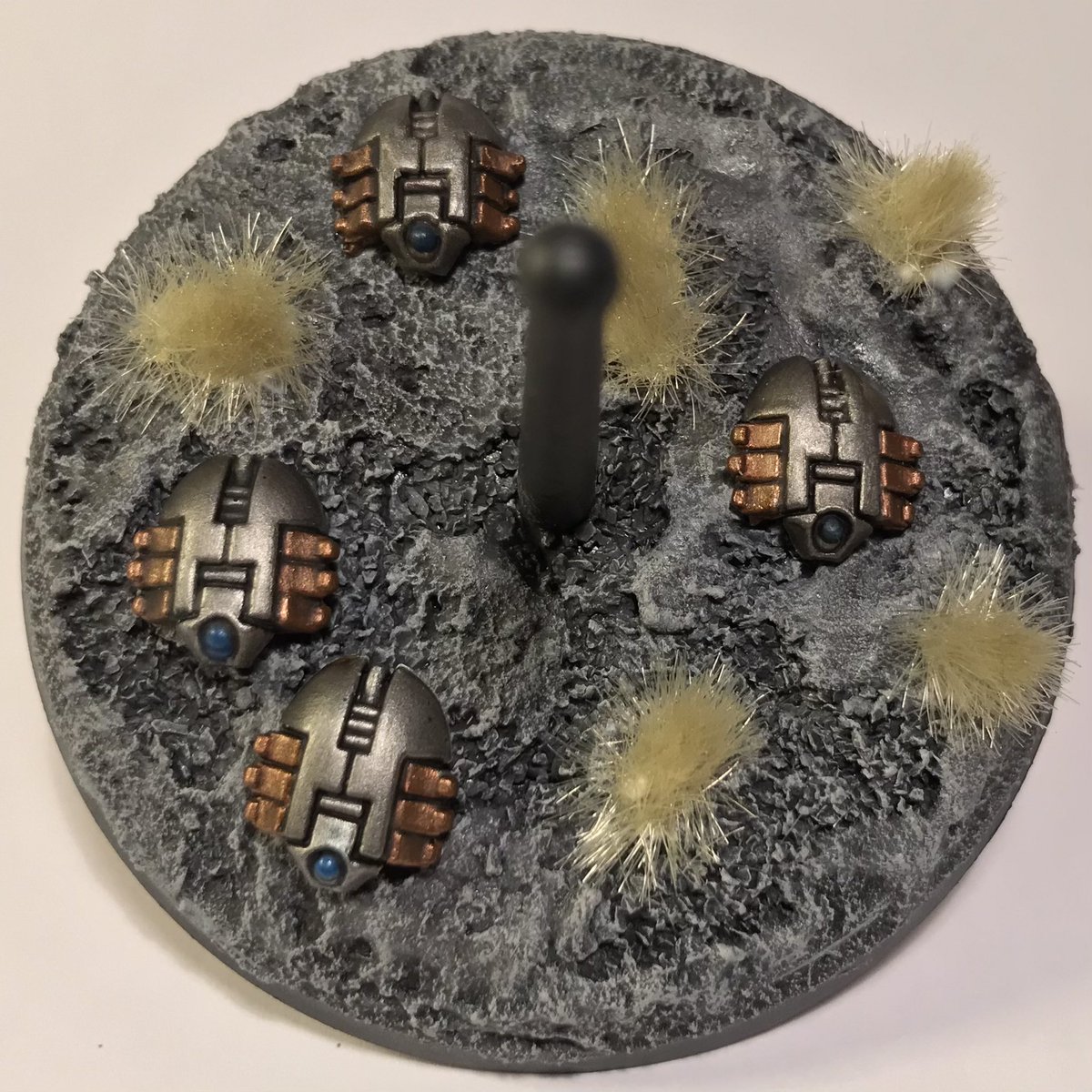Vulkans_Forge's tweet photo. Couple of close ups of the bases I’ve done today for the Cryptek and Spyder from the battleforce box 😁 I think I’ve getting the hang of this basing thing 😂 #Warmongers #WarhammerCommunity #warhammer40k #PaintingWarhammer #Necrons #40K #basing #BonusPost https://t.co/upnhYhNEg6