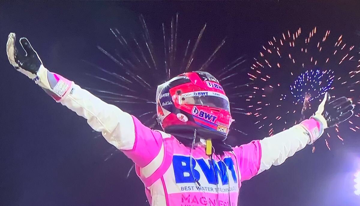 🇲🇽🏎‼️HISTÓRICO‼️🏎🇲🇽

#OJOALDATO - <a href="/SChecoPerez/">Sergio Pérez</a> es el PRIMER PILOTO que gana un Gran Premio, en TODA la historia de la Fórmula 1, tras finalizar la primera vuelta como ÚLTIMO PILOTO EN CARRERA (puesto 18 de 18, con Leclerc y Verstappen ya retirados).