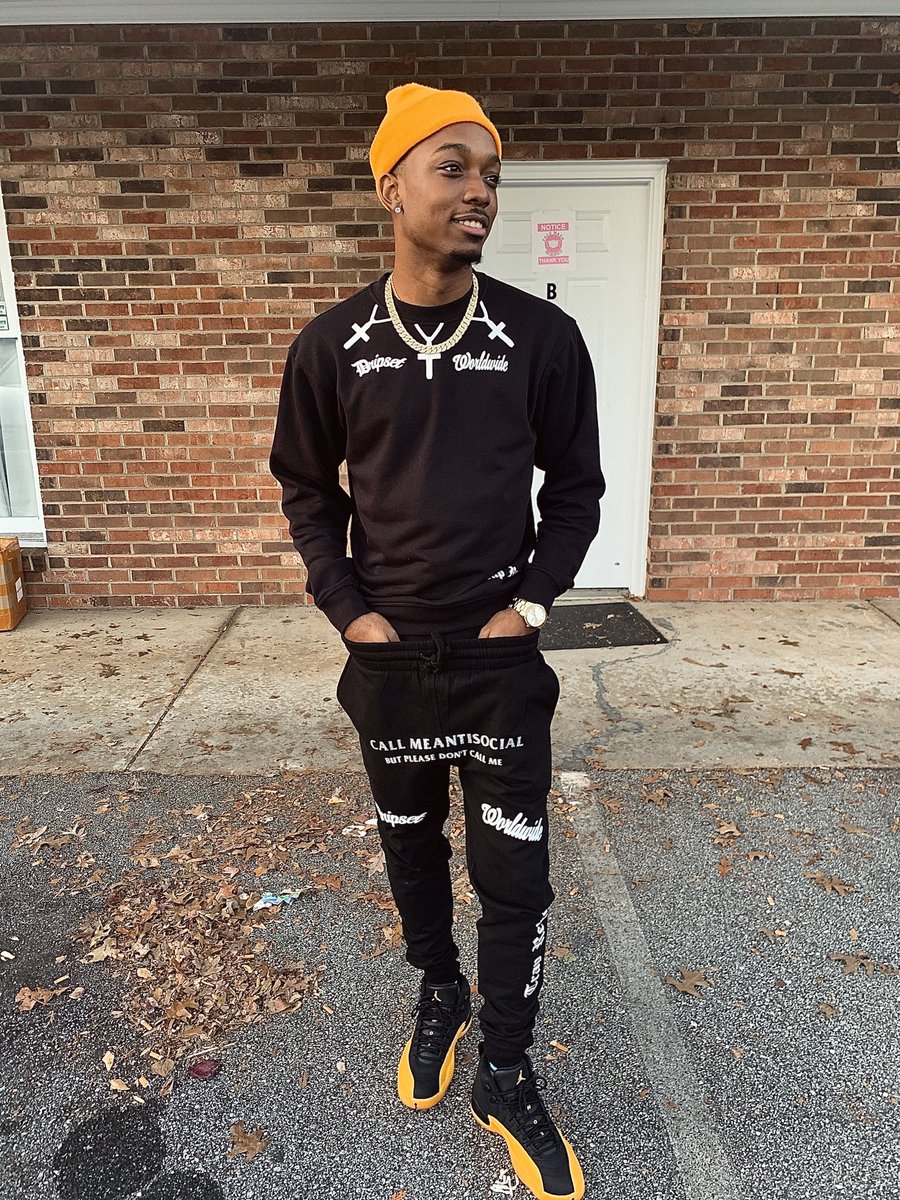 TopFlightRento's tweet image. I dropped on every platform so Twitter gotta see too ☔️ #Dripset