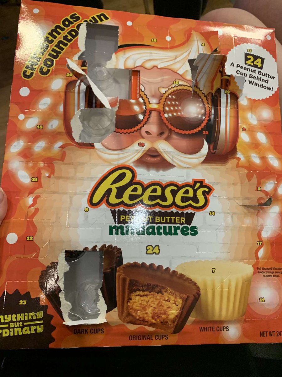 echigginss's tweet photo. Good job @reeses - advent calendar upside down #YouHadOneJob https://t.co/EGANX8D1a2