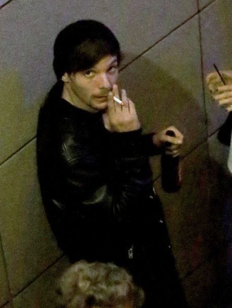                    vs        a thread; louis tomlinson edition