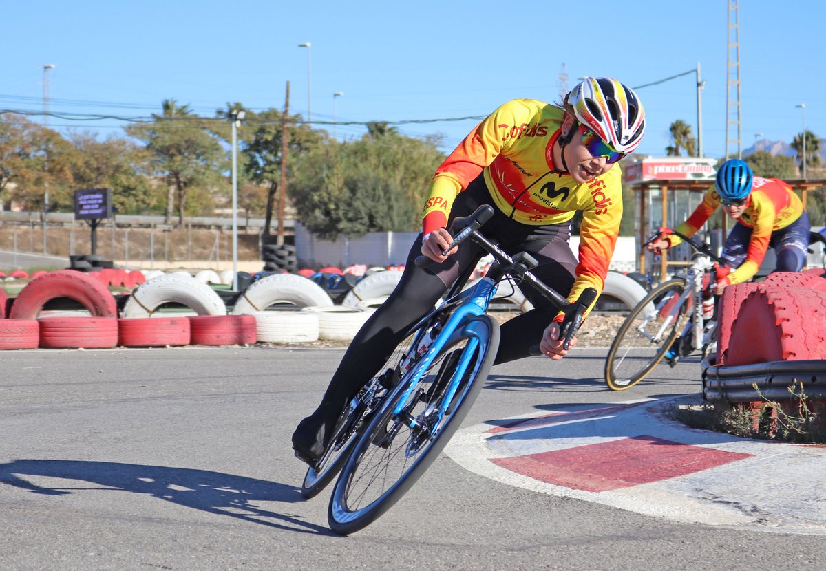 RFECiclismo's tweet photo. #AltoRendimientoRFEC / #TecnificacionRFEC | ¡Penúltimo día completado!✅

➡ Además de técnica, salida en carretera hoy para nuestras féminas y charla con el psicólogo deportivo. Mañana, último día de concentración

📸Álbum completo https://t.co/KYcguPjMAU
 
@deportegob #ESPasion https://t.co/cMBQ3ywllf