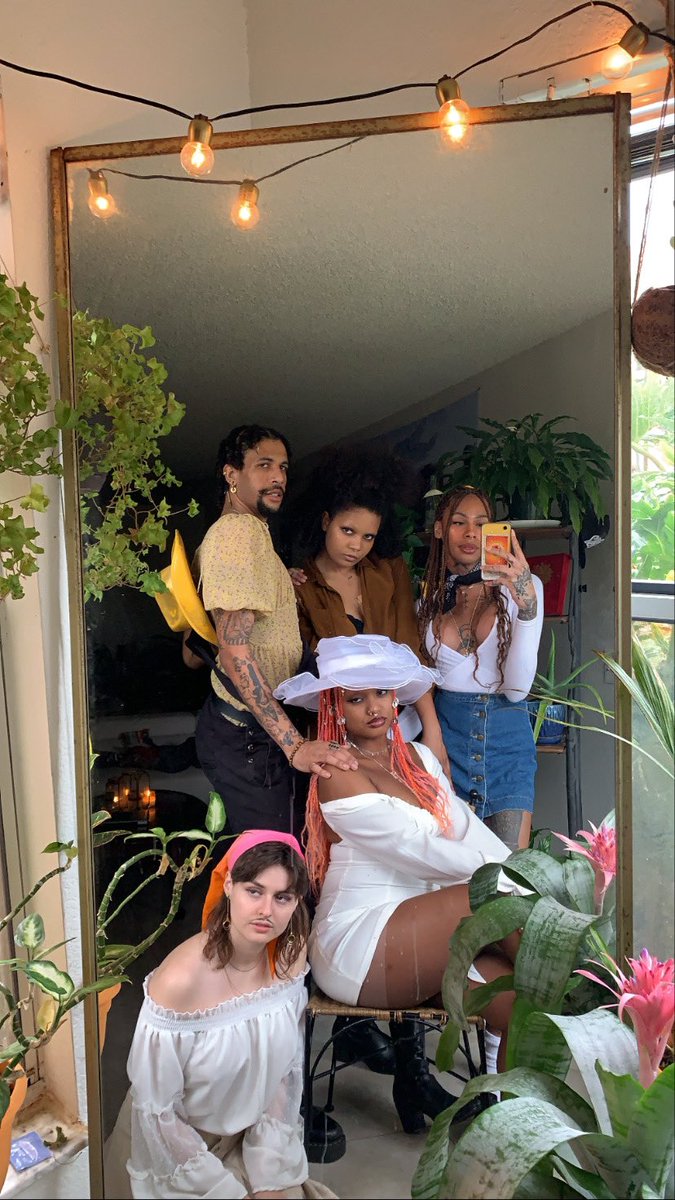 flvmeprincesss's tweet photo. the potluck theme was southern gothic 🤠 https://t.co/0f0lbffsdQ