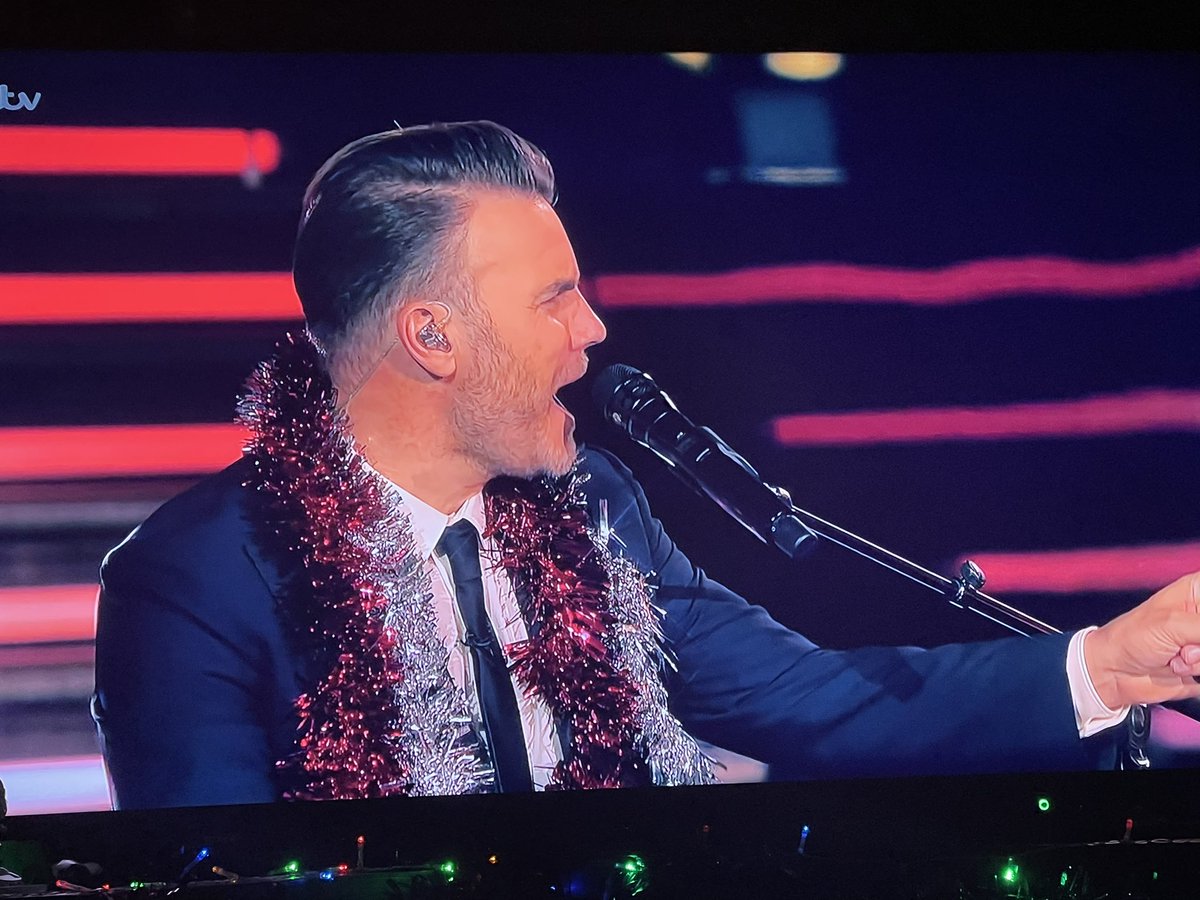 Laurahp95's tweet photo. @GaryBarlow one word... incredible 💖💖 https://t.co/9FEQtWqbws