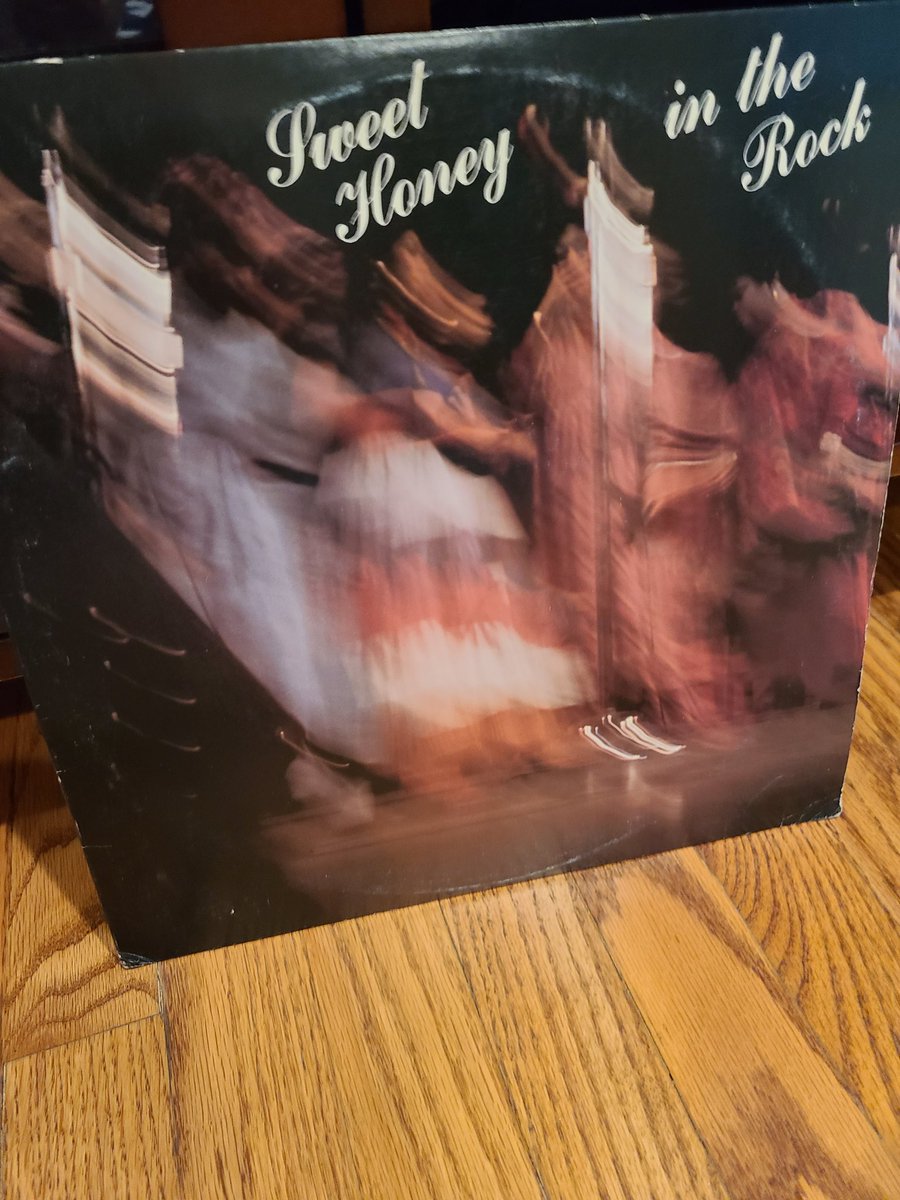 Great record to play on a Sunday afternoon when it seemed the sun never came out -- the stirring 1976 debut by national treasures  @SHoney73, with a cover shot by  @MPoKempner: