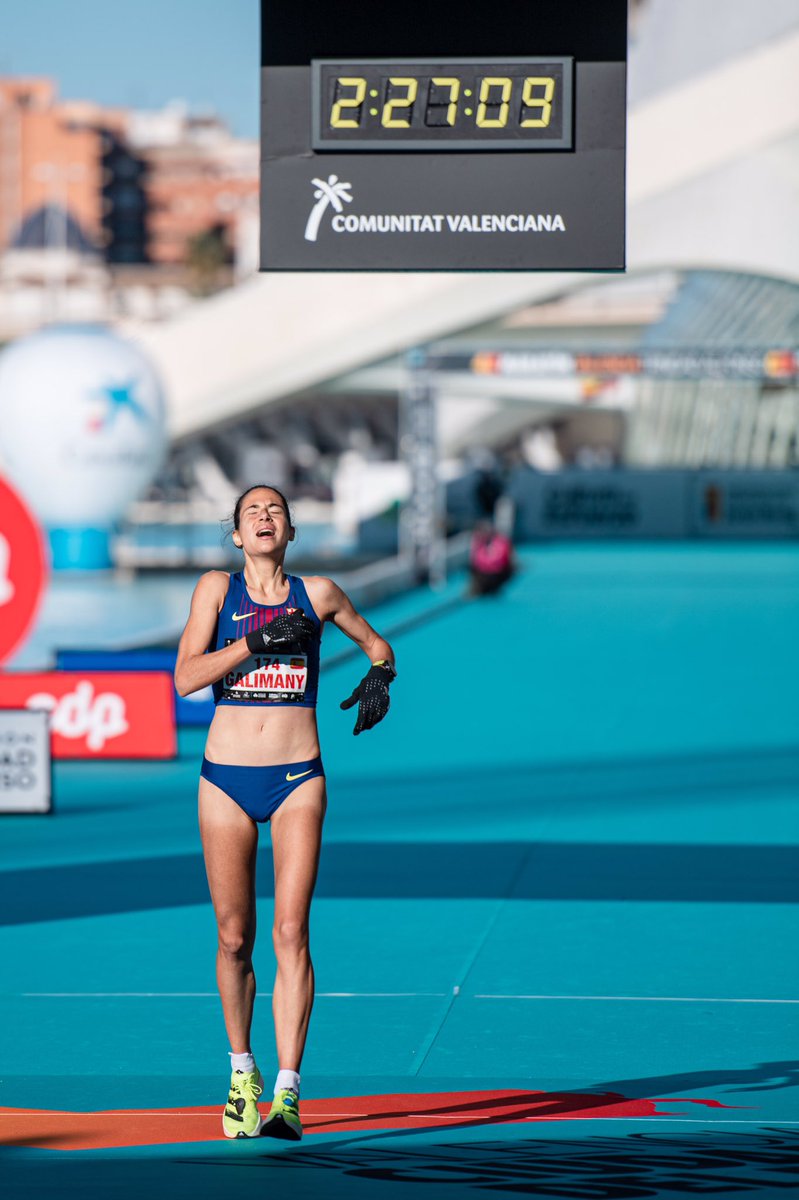 marta_galimany's tweet photo. ¡@maratonvalencia nunca decepciona!
Nueva PB 2h27’08” 🥳
El récord tendrá que esperar, pero lo vivido no lo cambio por nada! 🥰

Mil gracias a todos! Esto también es vuestro!

Que buen estreno de las #adizeroadiospro 🤩 #creandoconadidas 
@adidas_es @adidasrunning https://t.co/3q8pYJIK2j