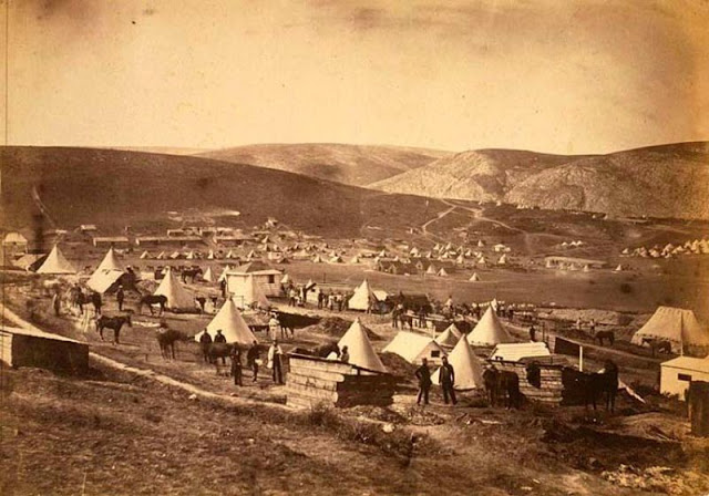 Anchoring on 13 September in the bay of Eupatoria, the town surrendered and 500 marines landed to occupy it. This town and bay would provide a fall back position in case of disaster.