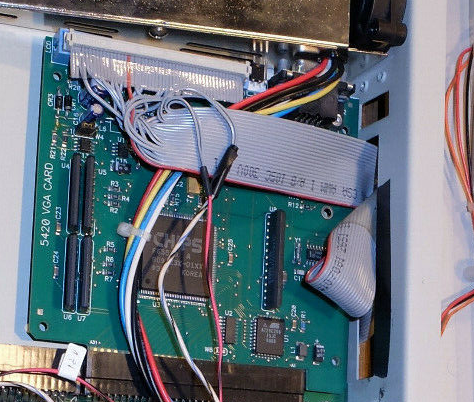 There's not a good close-up on that expansion card, but we can see it's a very weird VGA card.It says "5420 VGA CARD" on it, but the DB-15 VGA header is at the top, where it connects to nothing.Instead that ribbon cable is some kind of LCD interface, probably LVDS.