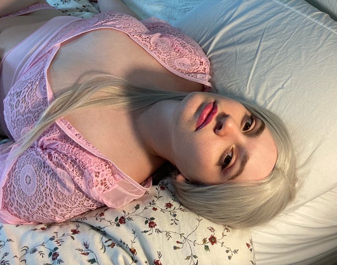 do you wanna hang out in my room and listen to music? https://t.co/1CC5dG7HQG