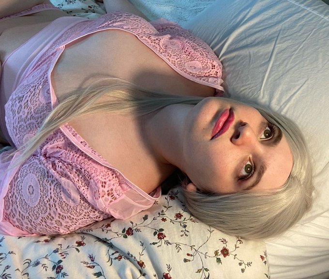 do you wanna hang out in my room and listen to music? https://t.co/1CC5dG7HQG