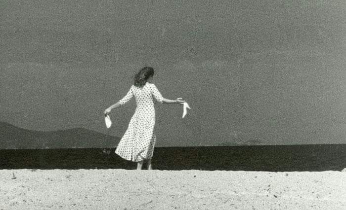 “Tal vez estamos en el mundo para buscar el amor, encontrarlo y perderlo, una y otra vez. Con cada amor volvemos a nacer y con cada amor que termina se nos abre una herida. Estoy llena de orgullosas cicatrices".
Isabel Allende
🎬"Eternity and a day", Theo Angelopoulos (1998)