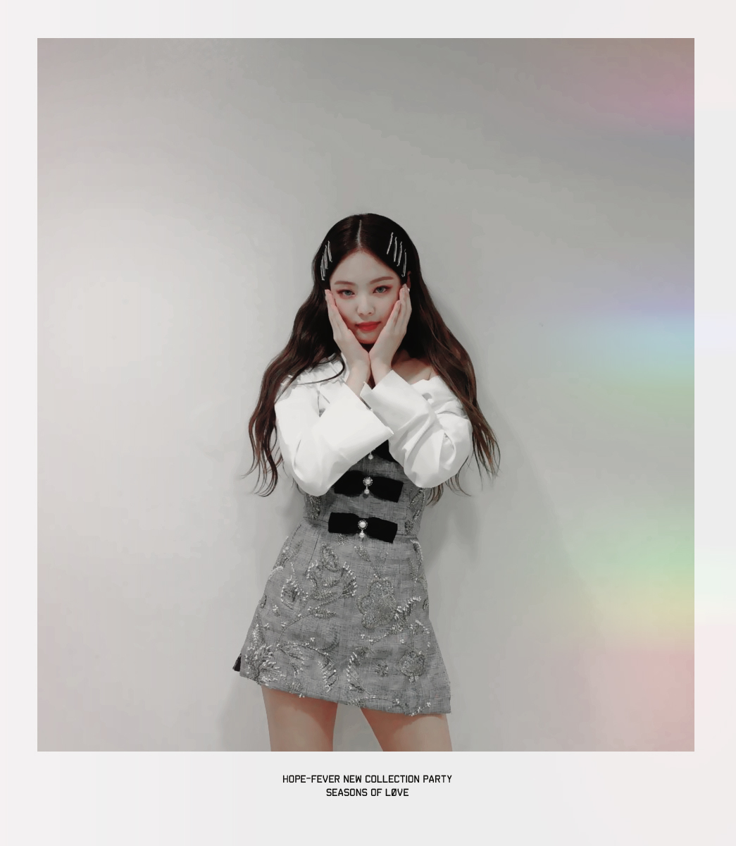ㅤㅤ— 𝄢 Today's Bowie ˚୨୧⋆

Bien bonita, gordita y bañadita porque hoy nuestro CEO estrella hace el lanzamiento oficial de la nueva colección #SEASONSOFL0VE de <a href="/hope_fever/">☆</a> y aquí su servidora está más que encantada de vestir sus lindas prendas. This is #HOPE4LOVE! (≧◡≦) ♡