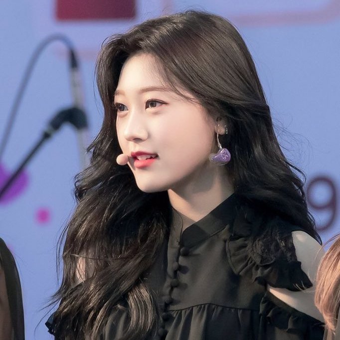 onmymind_2812's tweet photo. choerry said she want black hair back, so imma bring this iconic pics back.... https://t.co/ZJkgrvD0mv