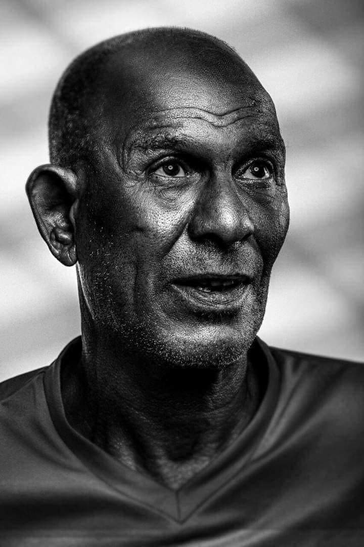 الصوره دي تتحط على غلاف كتاب يكتبه الاستاذ الكبير حسن المستكاوي  ويكون بعنوان شاهد على التاريخ .
الله يحفظك ياعم حارس  #عم_حارث_في_جمهورالتالتة