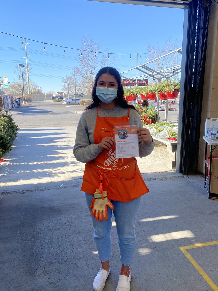 belle_foster04's tweet photo. I want to give a shout out to two of my credit all stars!🤩 Thank you for providing an excellent experience for our customers! #Ferocious4416 #Pacnorthproud #DrivingD53 @NorthcreekHold @JeremiahEarley https://t.co/4dPSD3OGQC