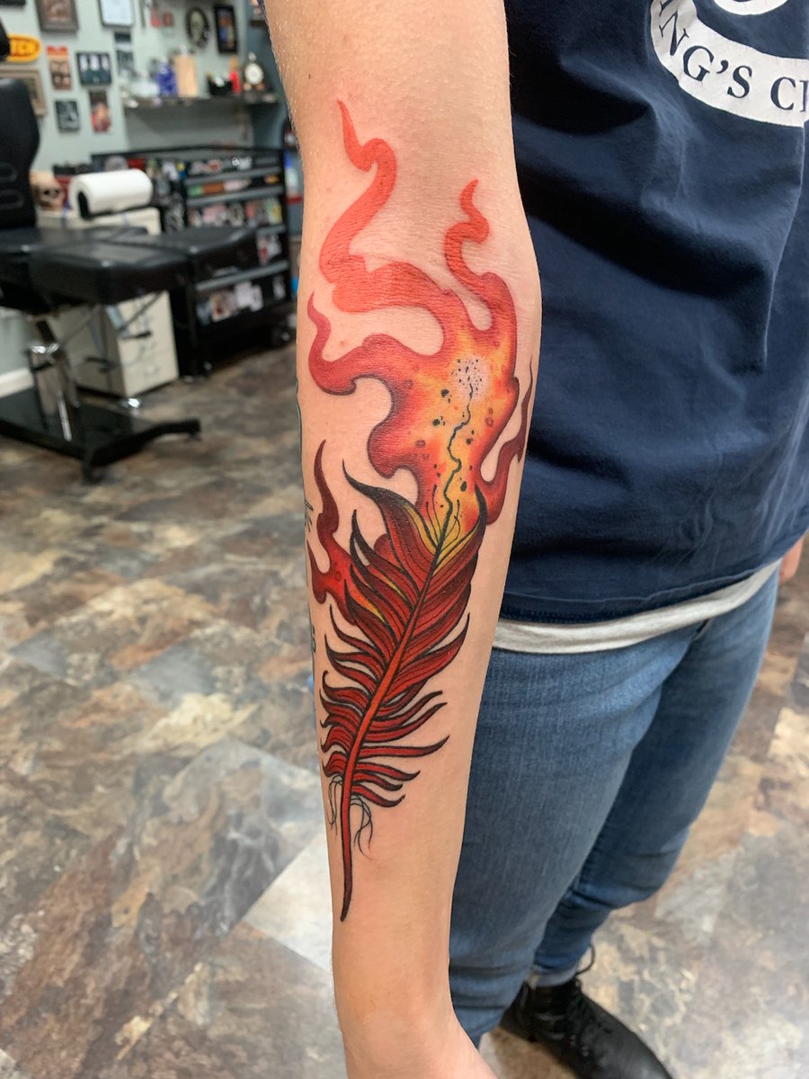 headinmccloud's tweet photo. second piece of the sleeve done.
#harrypottertattoo #phoenixfeather #phoenixfire https://t.co/0u8DmTb6m9