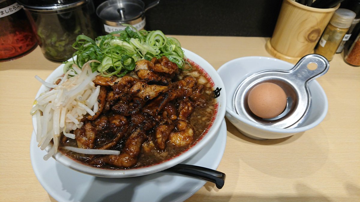 ライムスライム ククク 肉汁麺ススムレベル3に神クーポン肉100g増しで肉370gの さらにネギ増しだぁぁぁぁ 喰らっちゃったー 強くなりたくば 喰らえ By範馬勇次郎 辛くないのに全身から汗が吹き出す 肉は飲み物です 肉汁麺ススム 肉汁麺