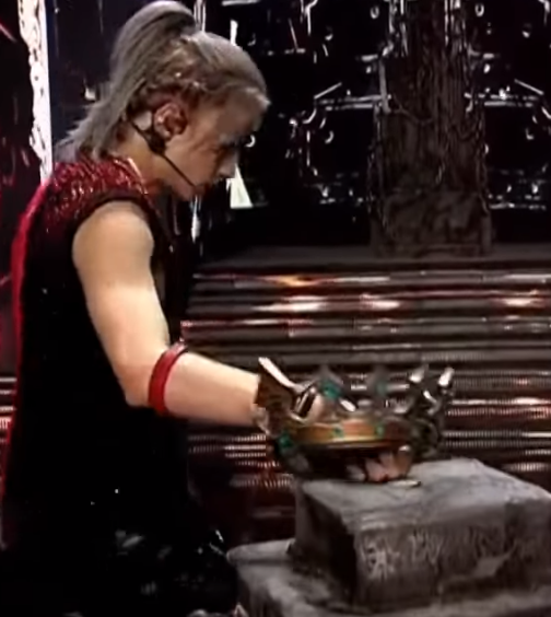 ‘don’t you know who we are, you can’t defeat us, this is our kingdom, bring it on’which could be seen as a mocking sort of threat to the boyz saying like ‘hey yeah your crown is ours’ because at the end we see hyunjin taking the crown