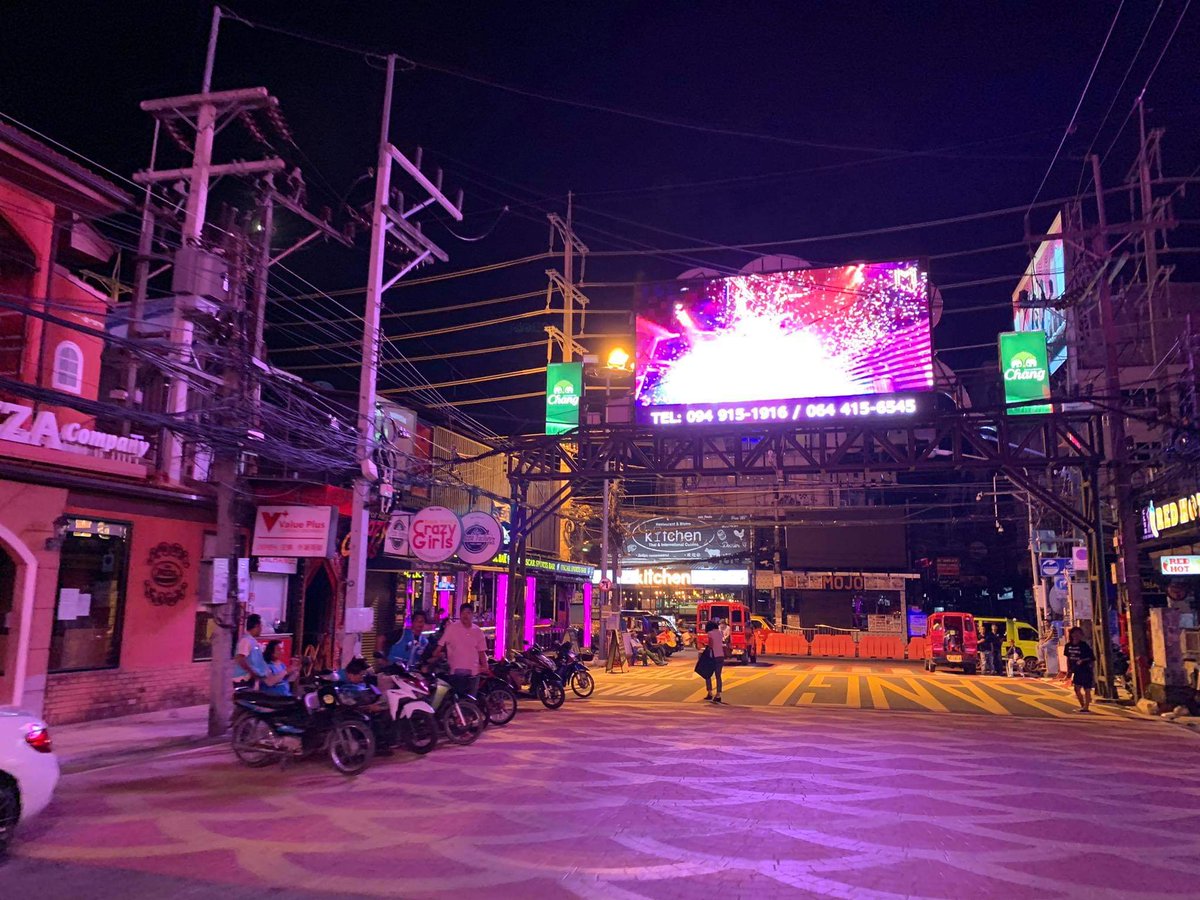 プーケット旅行センター 最近のプーケット島 パトンビーチ バングラ通り 23 00頃の風景 プーケット プーケット島 パトンビーチ バングラ通り プーケット旅行センター T Co 0ewuqb9wnh