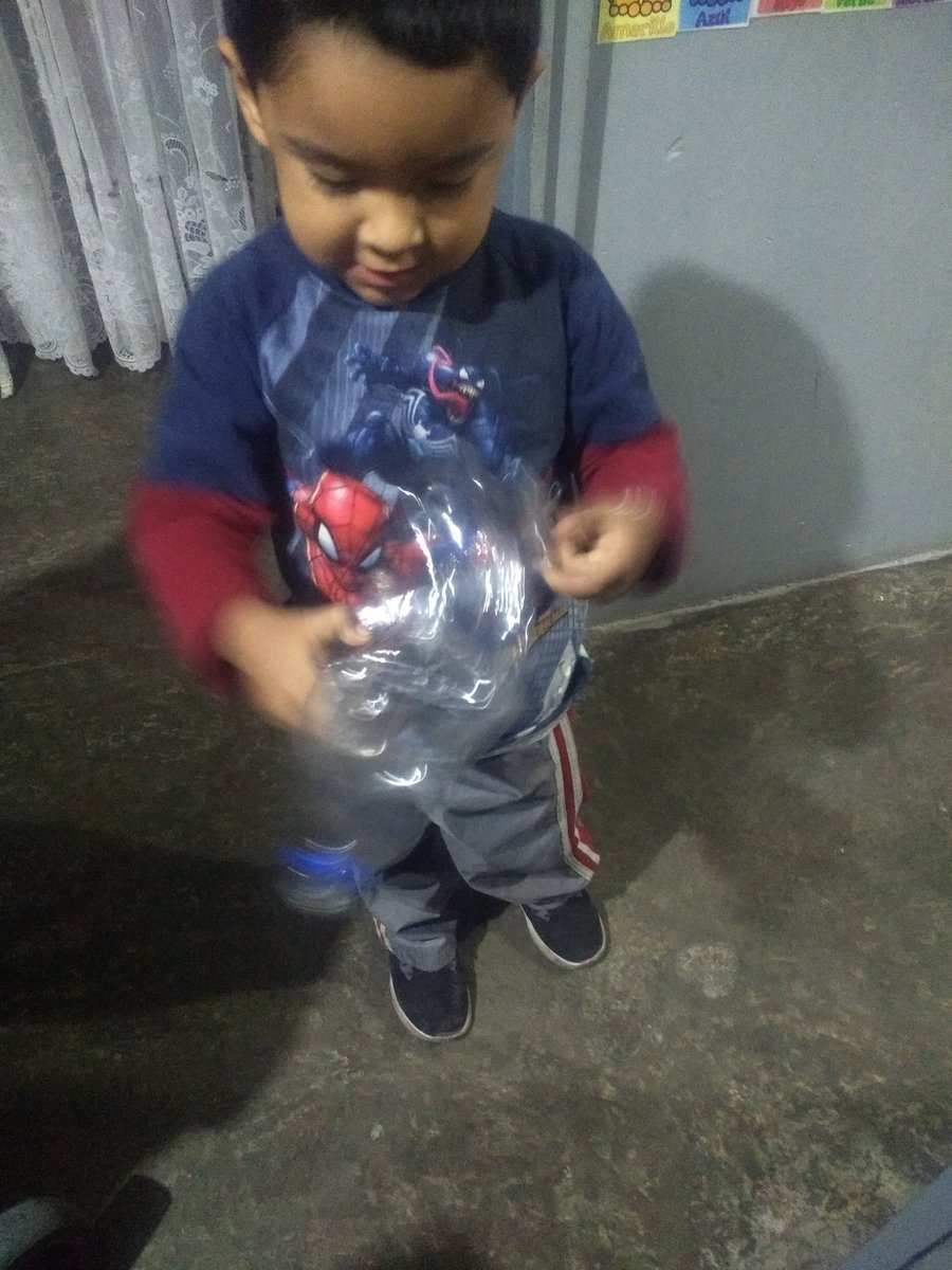 NancyLoera12's tweet photo. #nuestromundolimpio,#ENSEñandoConTIC, @SPGuadalupeNL y @municipiodegpe  Recuerden que antes de ir a depositar tu material PET para reciclar debes aplastarlo y colocar la tapa de nuevo. Creando niños con valores ambientales. ♻️🚚🌳♻️🚚🌳♻️ https://t.co/jyIx9W7tzK